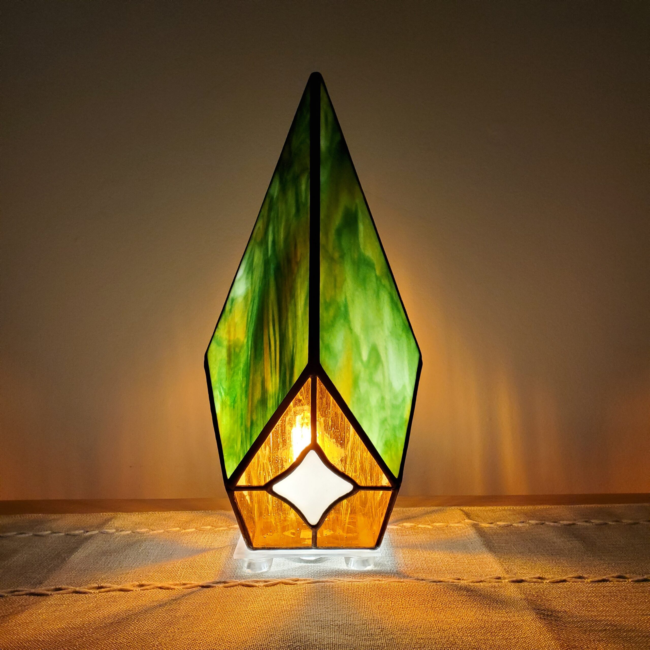 Stained Glass Diamond Lamp Warm in use